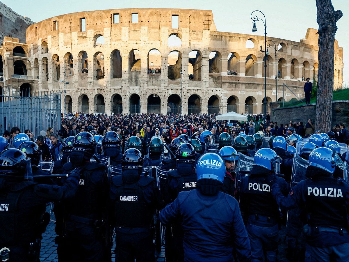 Protesters enter Colosseum during Italy-wide demonstrations