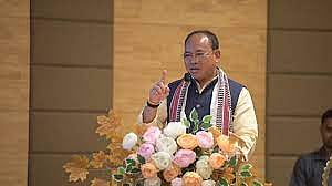 अरुणाचल समाचार:
एक-दूसरे के प्रति भेदभाव बंद करें: अरुणाचल प्रदेश के खेल एवं युवा मामलों के मंत्री मामा नातुंग