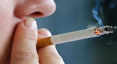 दृष्टि हानि को रोकने के लिए धूम्रपान और शराब छोड़ें: डॉक्टर
