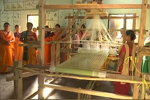 कभी उग्रवाद के साये में रहने वाली बक्सा की महिलाएं अब केंद्रीय योजनाओं के माध्यम से आत्मनिर्भरता पा रही हैं
