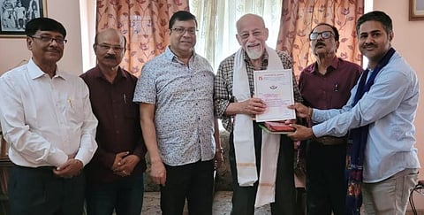 परागज्योति प्रकाशन ने पद्मश्री डीएन बेजबोरूआ को सम्मानित किया