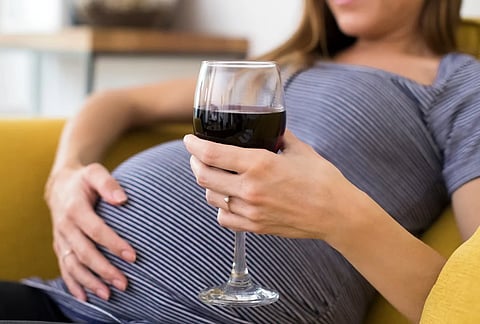 गर्भावस्था के दौरान शराब का सेवन जन्म संबंधी असामान्यताओं से जुड़ा है: अध्ययन
