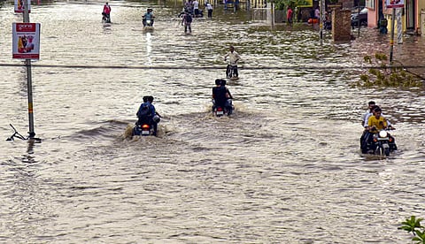 असम: लगातार बारिश से राज्य में बाढ़ की स्थिति बिगड़ी, 24 लाख लोग प्रभावित
