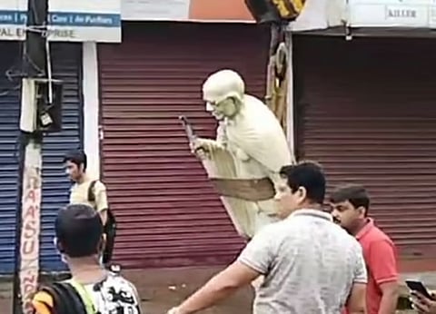 ‘महात्मा गांधी का अपमान’: डूमडूमा म्युनिसिपल बोर्ड के खिलाफ कांग्रेस का विरोध प्रदर्शन