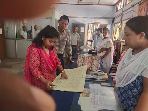 लखीमपुर के अतिरिक्त जिला आयुक्त ने किया कार्यालयों का अचानक दौरा