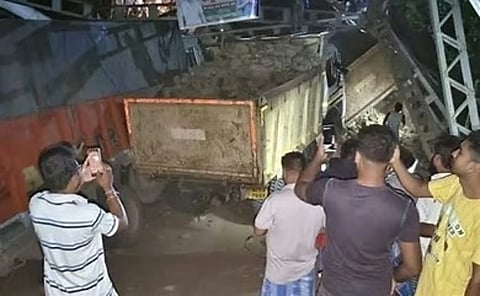 असम: भागा-शेरखान कंक्रीट पुल ढह गया, स्थानीय लोग फंसे