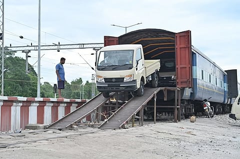 असम: एनएफआर ने ऑटोमोबाइल माल उतराई परिचालन में उल्लेखनीय वृद्धि हासिल की