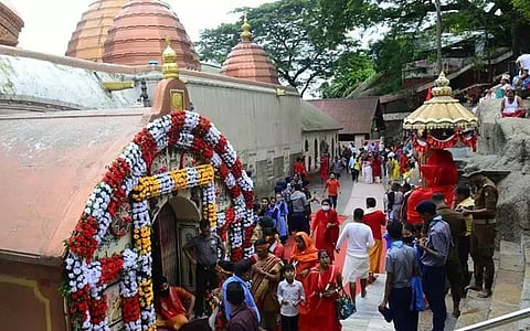 असम: सदियों पुरानी दुर्गा पूजा वैदिक बनी हुई है, जबकि नए लोग विलासिता का सहारा ले रहे हैं