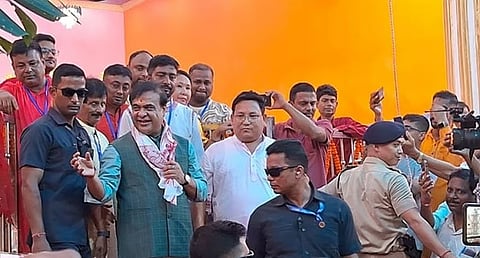 मुख्यमंत्री हिमंत बिस्वा सरमा ने कोकराझार में दुर्गा पूजा मंडपों का दौरा किया, देवी का आशीर्वाद लिया