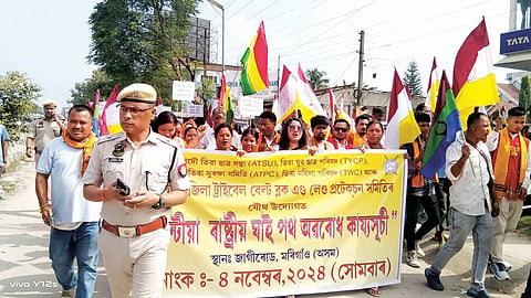 असम: ऑल तिवा स्टूडेंट्स यूनियन ने जागीरोड पर विरोध मार्च निकाला