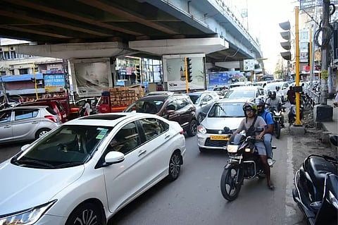 जीएनबी फ्लाईओवर निर्माण से गुवाहाटी शहर में अराजकता