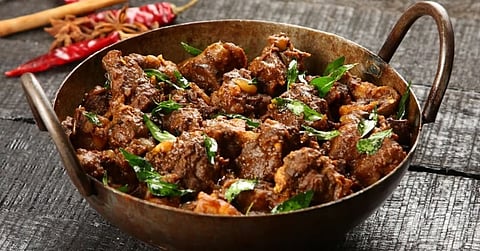 असम कैबिनेट ने होटल और रेस्तरां सहित सार्वजनिक स्थानों पर गोमांस खाने पर प्रतिबंध लगाया