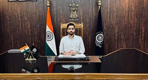 डीसी आयुष गर्ग ने शिवसागर में वुड अर्बन प्राथमिक स्वास्थ्य केंद्र का निरीक्षण किया