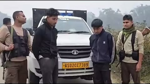 असम: तिनसुकिया में कच्चे तेल की चोरी के आरोप में दो लोग पकड़े गए 