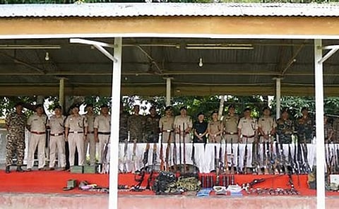 मणिपुर: राज्य में हथियार और गोला-बारूद का जखीरा बरामद