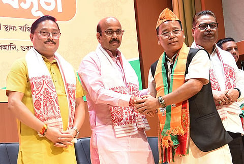 गुवाहाटी: उल्फा (वार्ता समर्थक) नेता दृष्टि राजखोवा समेत कई नेता बीजेपी में शामिल हुए
