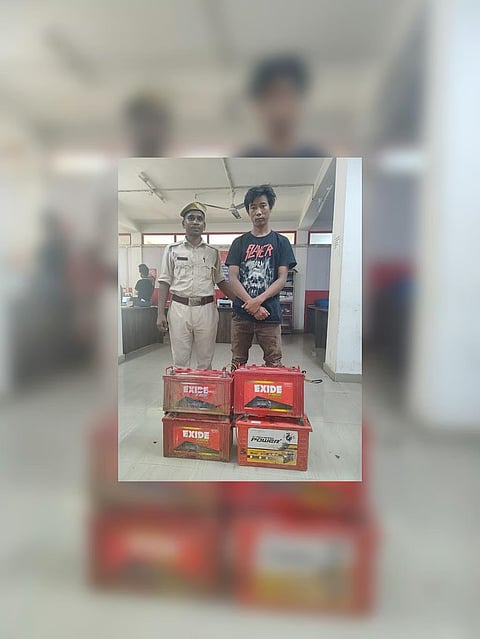 असम: चोरी के मामले में मणिपुर निवासी गिरफ्तार; पुलिस ने चोरी की बैटरियाँ बरामद कीं
