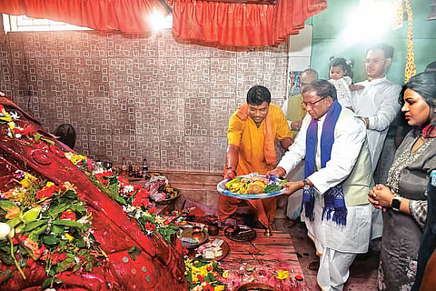 गुवाहाटी: असम के राज्यपाल ने भीमाशंकर मंदिर में पूजा-अर्चना की
