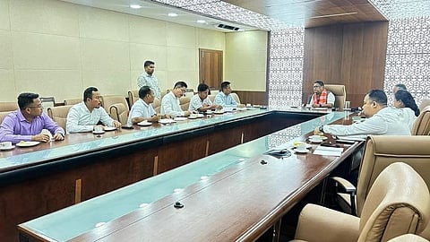 शिक्षा मंत्री रनोज पेगू और एबीएसयू प्रतिनिधियों के बीच उच्च स्तरीय बैठक