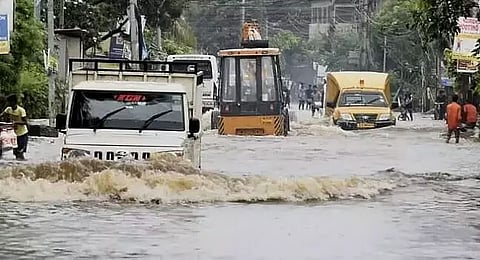गुवाहाटी: जीएमसी आयुक्त ने जलभराव से निपटने के उपायों का निरीक्षण किया