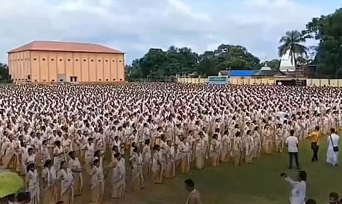 भूपेन हजारिका के प्रतिष्ठित मानुहे मानुहर बाबे को गाने के लिए 7,000 आवाजें एकजुट हुईं