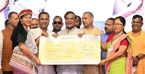 मुख्यमंत्री हिमंत बिस्वा सरमा ने बराक घाटी की यात्रा पूरी की, महिला उद्यमियों को चेक वितरित किए