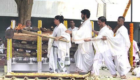 असम: भावपूर्ण सांस्कृतिक प्रतीक ज़ुबीन गर्ग को अश्रुपूर्ण विदाई