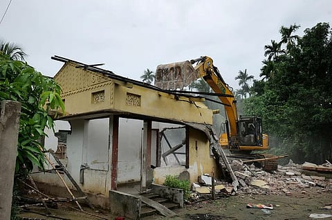 असम: उच्च न्यायालय के आदेश के बाद प्रशासन ने डोबोका बाजार को कराया खाली