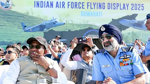 असम : राज्यपाल लक्ष्मण प्रसाद आचार्य ने किया भारतीय वायुसेना के शानदार एयर शो का अवलोकन