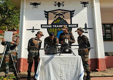 सैनिकों की स्पीयर कॉर्प्स की टीम ड्रोन कौशल का प्रशिक्षण कर रही है, मणिपुर और अरुणाचल में 