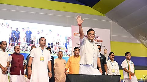 सीएम सरमा : धुबरी के महिला उद्यमियों को चेक वितरित किया गया 