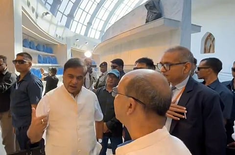 असम के मुख्यमंत्री द्वारा शहीद स्मारक क्षेत्र के उद्घाटन की तैयारियों की समीक्षा