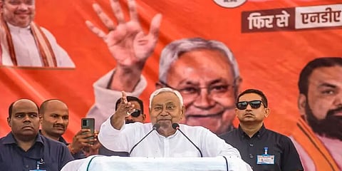 नीतीश कुमार ने 10वीं बार बिहार के मुख्यमंत्री पद की ली शपथ