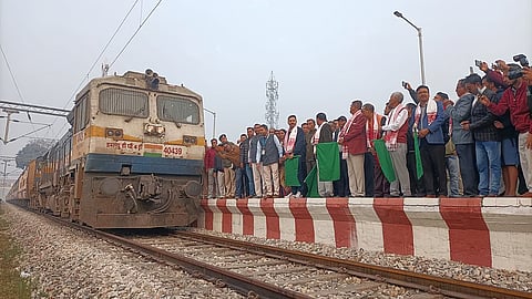 असम और उत्तर बंगाल में 82 नई ट्रेन स्टॉपेज पर उत्सव, एनएफ़आर ने जताई खुशी
