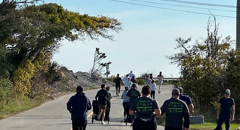 Runners turn onto Atlantic Ave. during the first lap of the Holly Hill Hustle