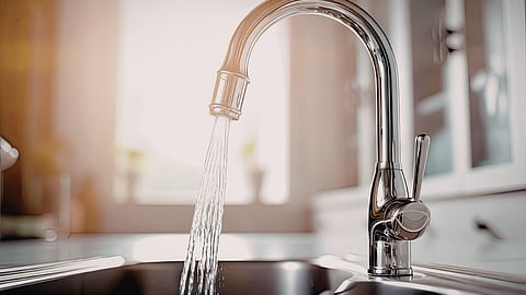 water coming out of a kitchen sink faucet 