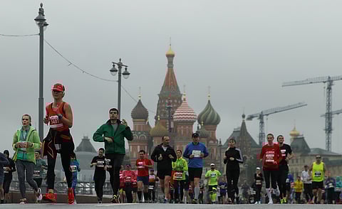 People running in a marathon 