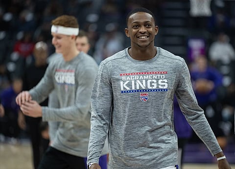 De'Aaron Fox warms up