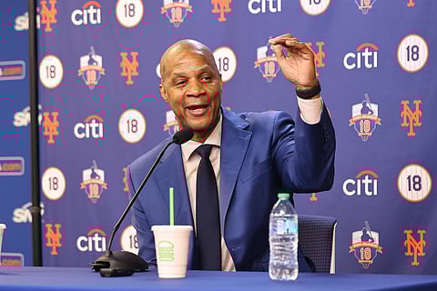 Darryl Strawberry addresses the media in his retirement ceremony