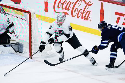 Jets ease past Kings