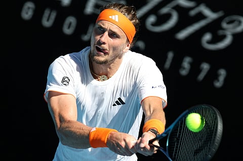 Alexander Zverev in action against Carlos Alcaraz