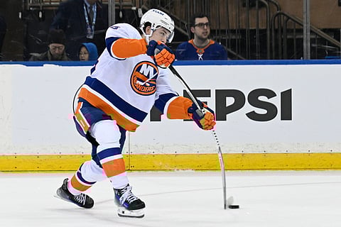 New York Islanders defenseman Matthew Schaefer in action