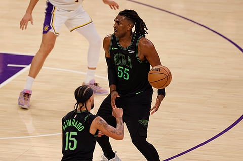 New Orleans Pelicans forward Kevon Looney in action