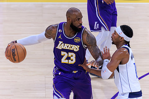 LeBron James in action against Dallas Mavericks 