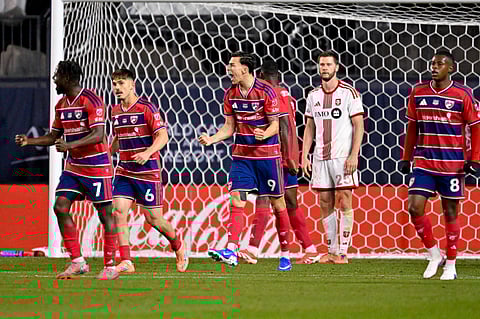 Petar Musa celebrates his goal with teammates