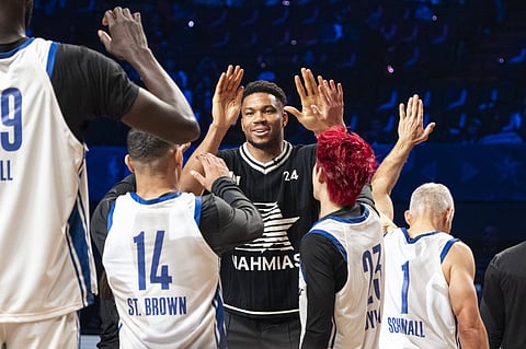 Giannis Antetokounmpo claps hands with players after win