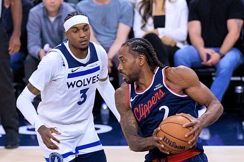 Kawhi Leonard in action against Minnesota Timberwolves 