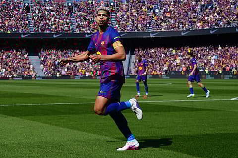 Ronald Araujo celebrates after scoring the winning goal for FC Barcelona