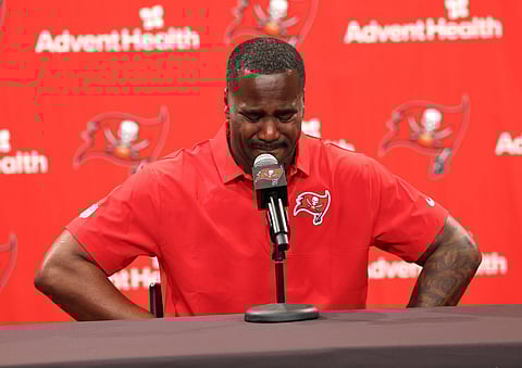 Lavonte David gets emotional while announcing his retirement