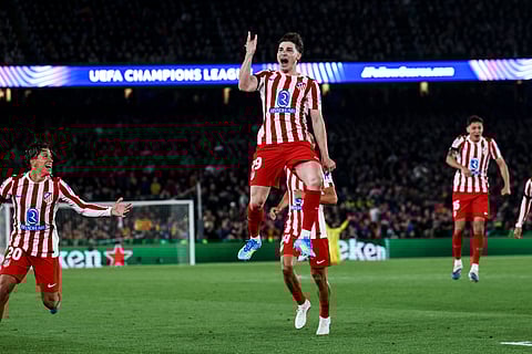 Julian Alvarez celebrates his goal against FC Barcelona